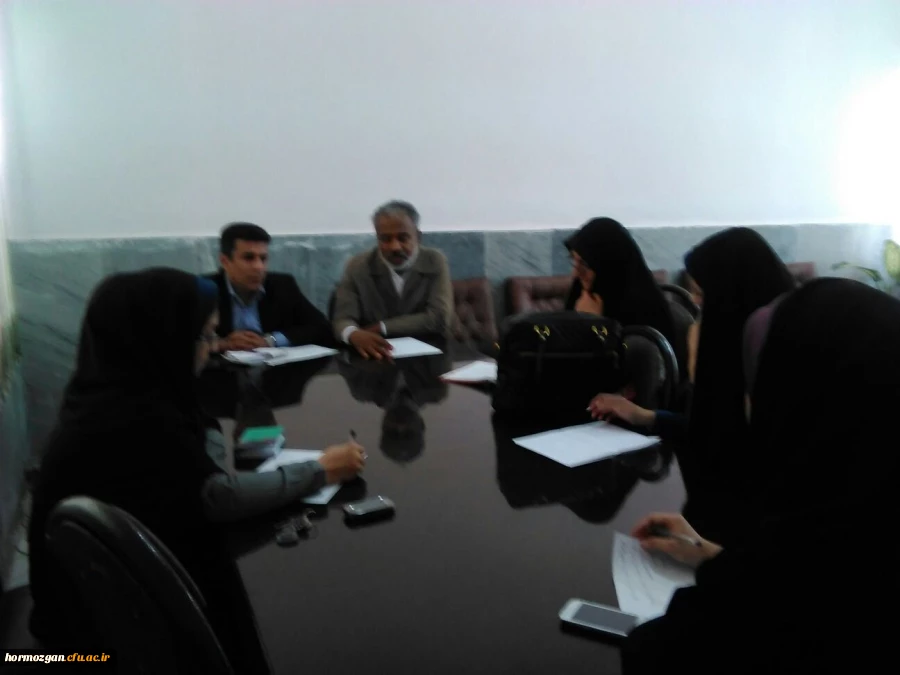 نشست هم اندیشی معاونین اداره آموزش و پرورش ناحیه 1 و کارشناسان آموزش و پژوهش دانشگاه فرهنگیان در آستانه هفته بزرگداشت پژوهش 4