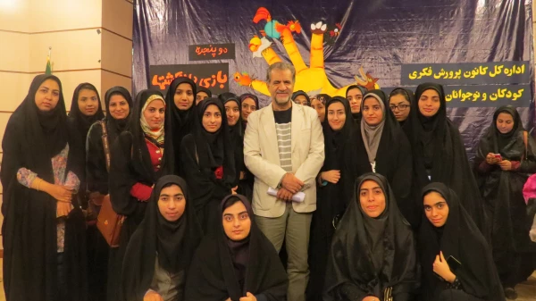 شرکت دانشجو معلمان در کارگاه آموزشی قصه گویی استاد مصطفی رحماندوست