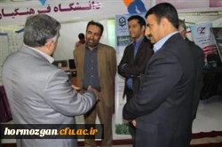 بازدید دکتر قنبری معاون دانشجویی دانشگاه فرهنگیان از نمایشگاه دستاوردهای پژوهشی استان هرمزگان و حضور در غرفه پردیس های دانشگاه فرهنگیان استان  2