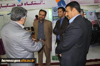 بازدید دکتر قنبری معاون دانشجویی دانشگاه فرهنگیان از نمایشگاه دستاوردهای پژوهشی استان هرمزگان و حضور در غرفه پردیس های دانشگاه فرهنگیان استان