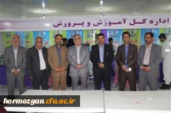 بازدید دکتر قنبری معاون دانشجویی دانشگاه فرهنگیان از نمایشگاه دستاوردهای پژوهشی استان هرمزگان و حضور در غرفه پردیس های دانشگاه فرهنگیان استان  3
