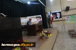 دکتر قنبری معاون دانشجویی دانشگاه فرهنگیان در جمع اساتید و کارکنان پردیس های دانشگاه فرهنگیان در استان هرمزگان 
بهترین اساتید در اختیار ماست ؛ چون کسانی هستند که پلکانی تدریس را از مقاطع ابتدایی – راهنمایی و متوسطه تا دانشگاه طی کرده اند .
 2