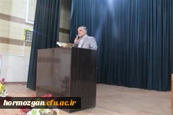 دکتر قنبری معاون دانشجویی دانشگاه فرهنگیان در جمع اساتید و کارکنان پردیس های دانشگاه فرهنگیان در استان هرمزگان 
بهترین اساتید در اختیار ماست ؛ چون کسانی هستند که پلکانی تدریس را از مقاطع ابتدایی – راهنمایی و متوسطه تا دانشگاه طی کرده اند .
 7