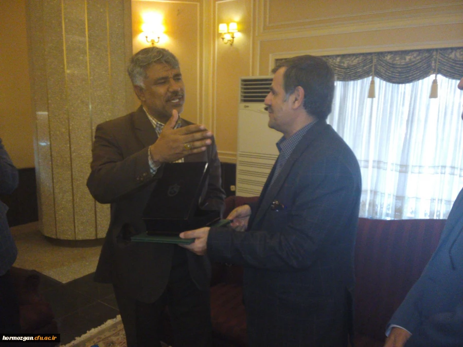 تقدیر سرپریت دانشگاه فرهنگیان از شهردار بندرعباس  6