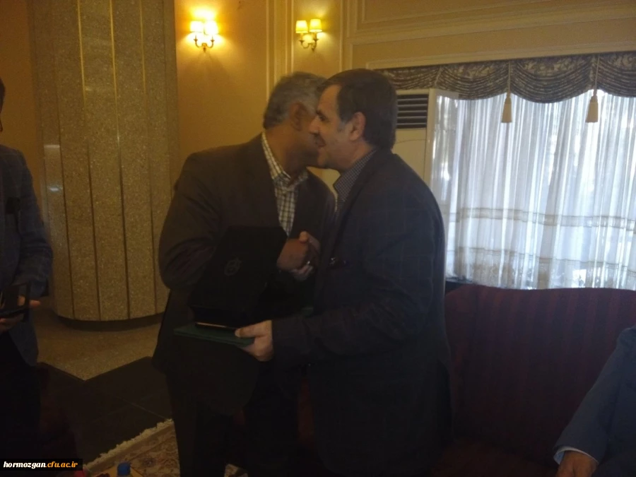 تقدیر سرپریت دانشگاه فرهنگیان از شهردار بندرعباس  7