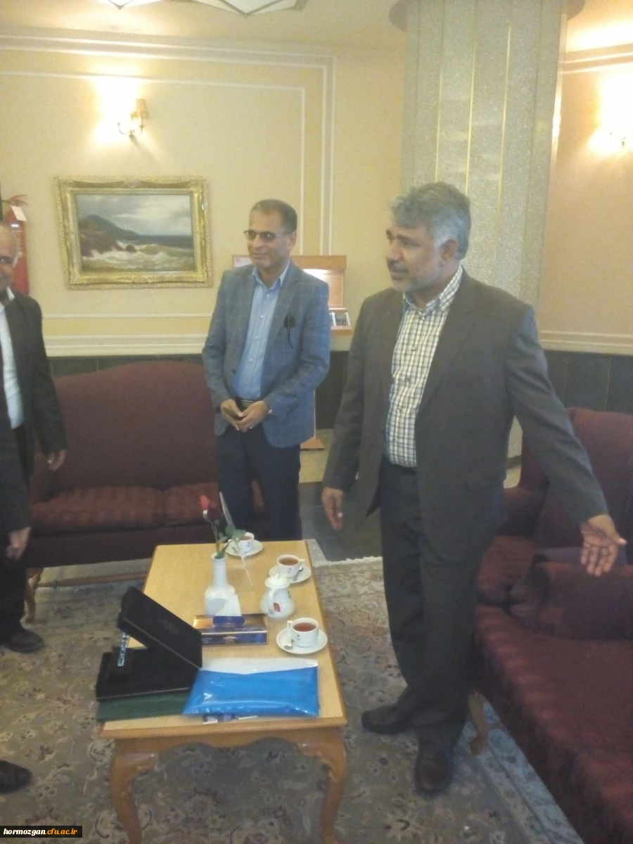 تقدیر سرپریت دانشگاه فرهنگیان از شهردار بندرعباس  12