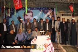 باهمکاری مدیریت استانی دانشگاه فرهنگیان هرمزگان و با حضور امام جمعه موقت بندرعباس ، رئیس ستاد اقامه نماز استان و مشاور استاندار هرمزگان در امور ایثارگران 

برگزاری یادواره دانشجو معلم شهید ابراهیم تنیده از شهدای غواص عملیات کربلای 4 در زادگاهش 3