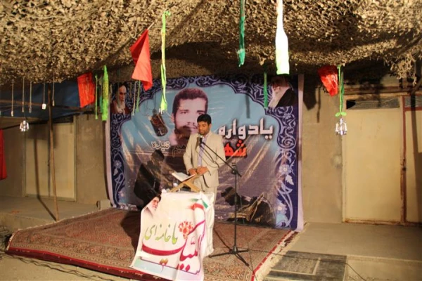 باهمکاری مدیریت استانی دانشگاه فرهنگیان هرمزگان و با حضور امام جمعه موقت بندرعباس ، رئیس ستاد اقامه نماز استان و مشاور استاندار هرمزگان در امور ایثارگران 

برگزاری یادواره دانشجو معلم شهید ابراهیم تنیده از شهدای غواص عملیات کربلای 4 در زادگاهش 4