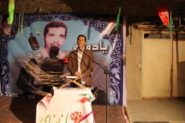 باهمکاری مدیریت استانی دانشگاه فرهنگیان هرمزگان و با حضور امام جمعه موقت بندرعباس ، رئیس ستاد اقامه نماز استان و مشاور استاندار هرمزگان در امور ایثارگران 

برگزاری یادواره دانشجو معلم شهید ابراهیم تنیده از شهدای غواص عملیات کربلای 4 در زادگاهش 9