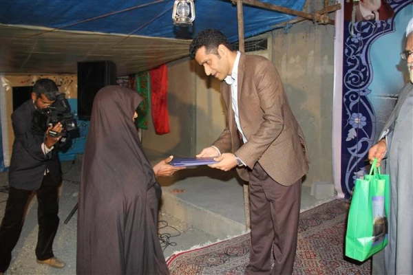 باهمکاری مدیریت استانی دانشگاه فرهنگیان هرمزگان و با حضور امام جمعه موقت بندرعباس ، رئیس ستاد اقامه نماز استان و مشاور استاندار هرمزگان در امور ایثارگران 

برگزاری یادواره دانشجو معلم شهید ابراهیم تنیده از شهدای غواص عملیات کربلای 4 در زادگاهش 12