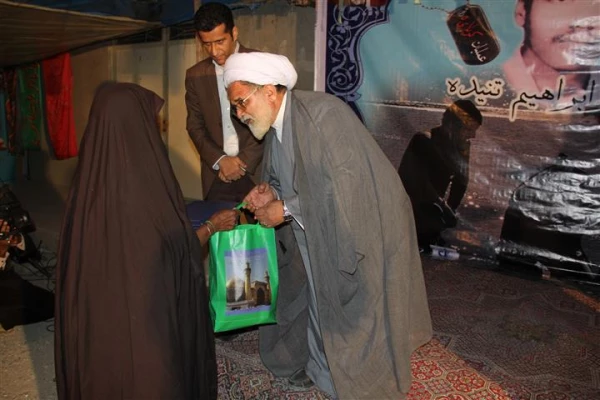 باهمکاری مدیریت استانی دانشگاه فرهنگیان هرمزگان و با حضور امام جمعه موقت بندرعباس ، رئیس ستاد اقامه نماز استان و مشاور استاندار هرمزگان در امور ایثارگران 

برگزاری یادواره دانشجو معلم شهید ابراهیم تنیده از شهدای غواص عملیات کربلای 4 در زادگاهش 13