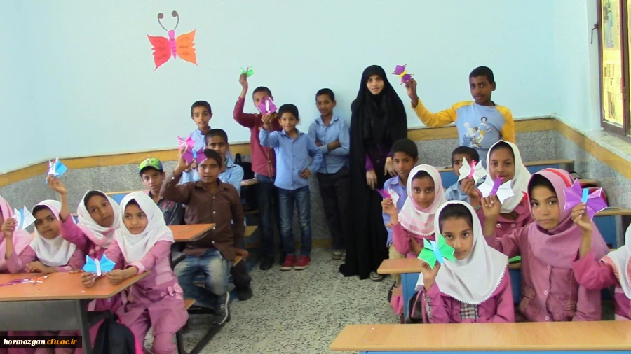 برگزاری اولین اردوی جهادی آموزشی ، فرهنگی دانشجویان پردیس های استان هرمزگان در منطقه محروم بخش هشت بندی از توابع شهرستان میناب 16