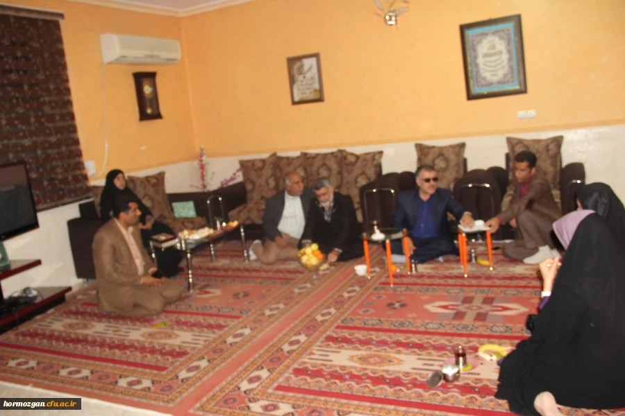 با حضور مدیر کل امور ایثارگران و مشاور امور ایثارگران ریاست دانشگاه فرهنگیان و سرپرست دانشگاه فرهنگیان هرمزگان انجام شد .
دیدار با خانواده دانشجو معلم شهید ابراهیم تنیده و خانواده شهید همت الله شمسایی پدر مدرس پردیس های استان 16