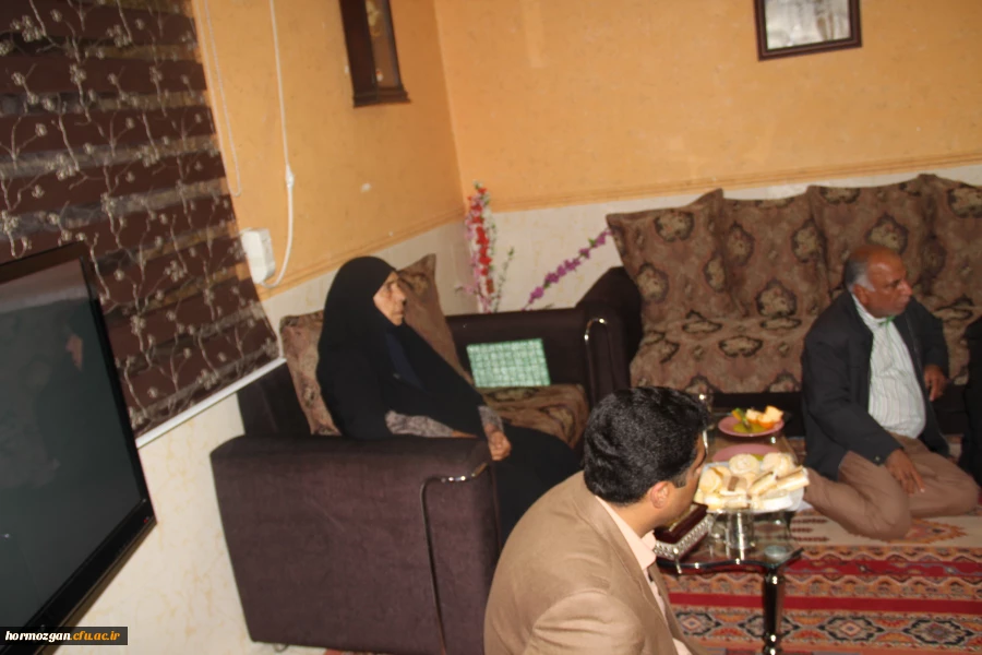 با حضور مدیر کل امور ایثارگران و مشاور امور ایثارگران ریاست دانشگاه فرهنگیان و سرپرست دانشگاه فرهنگیان هرمزگان انجام شد .
دیدار با خانواده دانشجو معلم شهید ابراهیم تنیده و خانواده شهید همت الله شمسایی پدر مدرس پردیس های استان 17