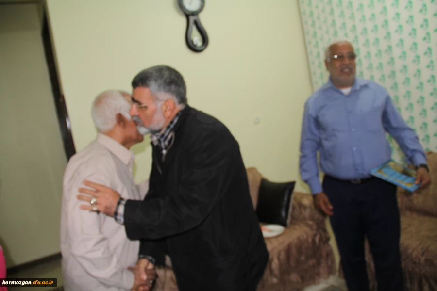 با حضور مدیر کل امور ایثارگران و مشاور امور ایثارگران ریاست دانشگاه فرهنگیان و سرپرست دانشگاه فرهنگیان هرمزگان انجام شد

دیدار با خانواده دانشجو معلم شهید ابراهیم تنیده و خانواده شهید همت الله شمسایی پدر مدرس پردیس های استان 9