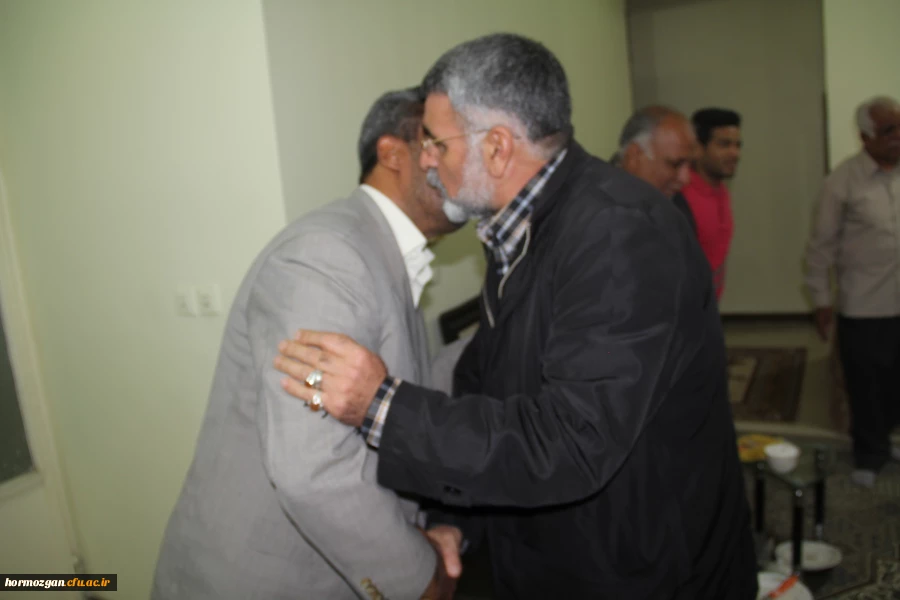 با حضور مدیر کل امور ایثارگران و مشاور امور ایثارگران ریاست دانشگاه فرهنگیان و سرپرست دانشگاه فرهنگیان هرمزگان انجام شد .
دیدار با خانواده دانشجو معلم شهید ابراهیم تنیده و خانواده شهید همت الله شمسایی پدر مدرس پردیس های استان 11