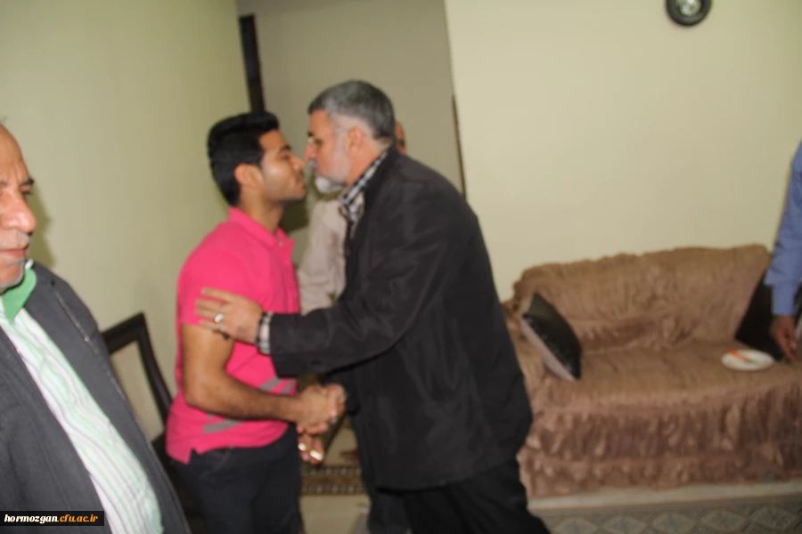 با حضور مدیر کل امور ایثارگران و مشاور امور ایثارگران ریاست دانشگاه فرهنگیان و سرپرست دانشگاه فرهنگیان هرمزگان انجام شد

دیدار با خانواده دانشجو معلم شهید ابراهیم تنیده و خانواده شهید همت الله شمسایی پدر مدرس پردیس های استان 10