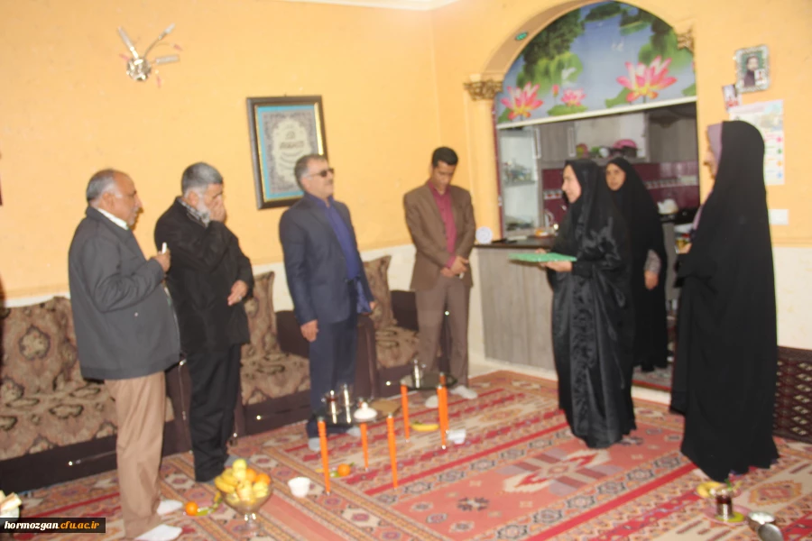 با حضور مدیر کل امور ایثارگران و مشاور امور ایثارگران ریاست دانشگاه فرهنگیان و سرپرست دانشگاه فرهنگیان هرمزگان انجام شد

دیدار با خانواده دانشجو معلم شهید ابراهیم تنیده و خانواده شهید همت الله شمسایی پدر مدرس پردیس های استان 21