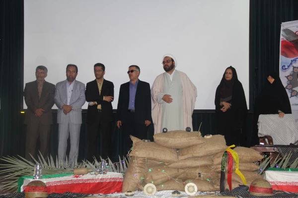 با پیام دکتر مهر محمدی سرپرست دانشگاه فرهنگیان و مدیر کل امور ایثارگران دانشگاه و امام جمعه موقت بندرعباس و مدیر کل بنیاد شهید استان و معاون اداره کل آموزش و پرورش و جمعی از مسئولین استان و خانواده معظم شهدا برگزار شد .

دومین یادواره شهدای دانشگاه فرهن