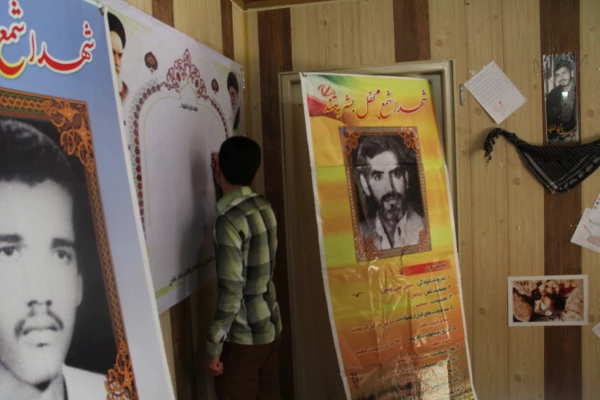 با پیام دکتر مهر محمدی سرپرست دانشگاه فرهنگیان و مدیر کل امور ایثارگران دانشگاه و امام جمعه موقت بندرعباس و مدیر کل بنیاد شهید استان و معاون اداره کل آموزش و پرورش و جمعی از مسئولین استان و خانواده معظم شهدا برگزار شد .

دومین یادواره شهدای دانشگاه فرهن