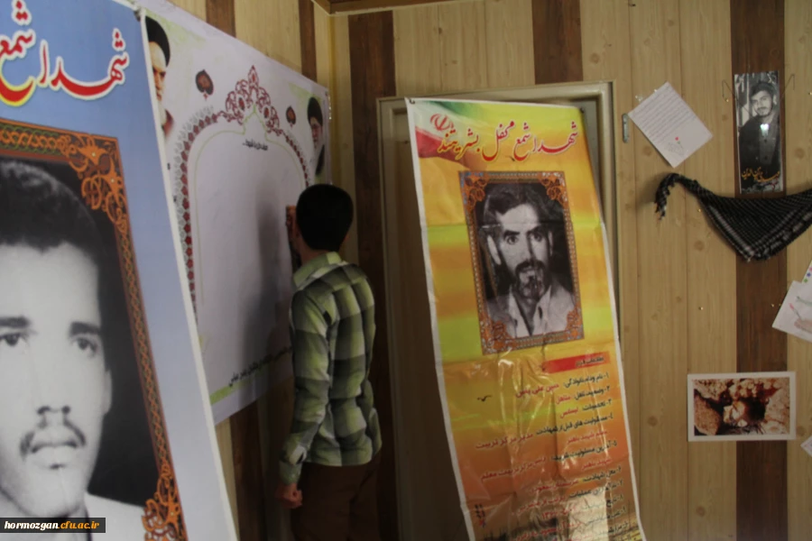 با پیام دکتر مهر محمدی سرپرست دانشگاه فرهنگیان و مدیر کل امور ایثارگران دانشگاه و امام جمعه موقت بندرعباس و مدیر کل بنیاد شهید استان و معاون اداره کل آموزش و پرورش و جمعی از مسئولین استان و خانواده معظم شهدا برگزار شد .

دومین یادواره شهدای دانشگاه فرهن