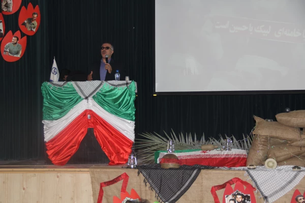 با پیام دکتر مهر محمدی سرپرست دانشگاه فرهنگیان و مدیر کل امور ایثارگران دانشگاه و امام جمعه موقت بندرعباس و مدیر کل بنیاد شهید استان و معاون اداره کل آموزش و پرورش و جمعی از مسئولین استان و خانواده معظم شهدا برگزار شد .

دومین یادواره شهدای دانشگاه فرهن