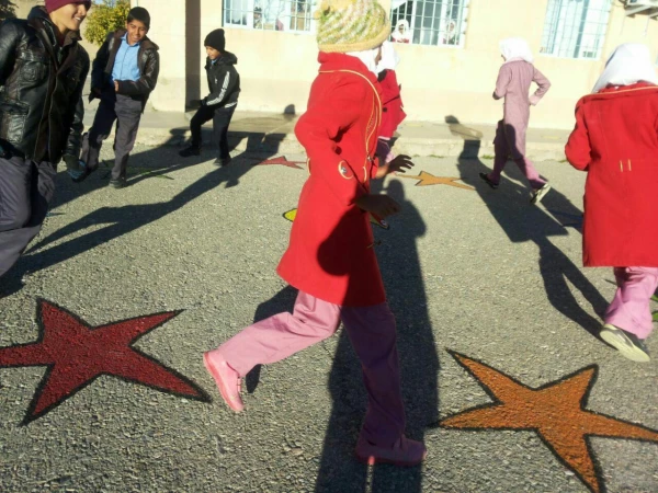 اجرای طرح حیاط پویا توسط دانشجویان در مدارس