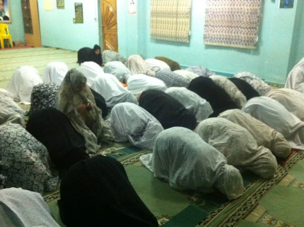 برگزاری مراسم شب لیله الرغائب در نمازخانه پردیس