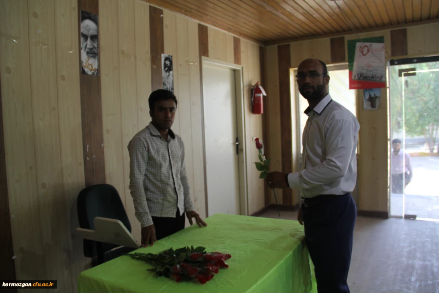 دکتر حقیری زاده: مشاورعالی استاندار هرمزگان

ما معلمان باید چگونه زیستن را به دانش آموزان بیاموزیم و نسل خود را از لحاظ فرهنگی واکسینه کنیم. 3