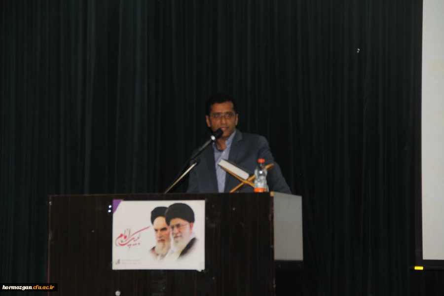 دکتر حقیری زاده: مشاورعالی استاندار هرمزگان

ما معلمان باید چگونه زیستن را به دانش آموزان بیاموزیم و نسل خود را از لحاظ فرهنگی واکسینه کنیم. 7