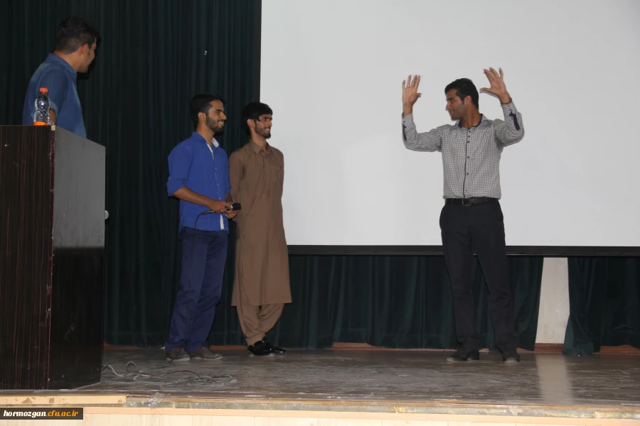 دکتر حقیری زاده: مشاورعالی استاندار هرمزگان

ما معلمان باید چگونه زیستن را به دانش آموزان بیاموزیم و نسل خود را از لحاظ فرهنگی واکسینه کنیم. 12