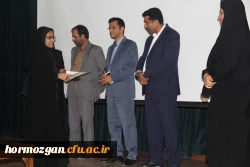 دکتر حقیری زاده: مشاورعالی استاندار هرمزگان

ما معلمان باید چگونه زیستن را به دانش آموزان بیاموزیم و نسل خود را از لحاظ فرهنگی واکسینه کنیم. 14