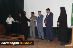 دکتر حقیری زاده: مشاورعالی استاندار هرمزگان

ما معلمان باید چگونه زیستن را به دانش آموزان بیاموزیم و نسل خود را از لحاظ فرهنگی واکسینه کنیم. 15