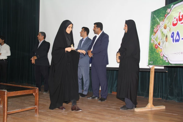 دکتر حقیری زاده: مشاورعالی استاندار هرمزگان

ما معلمان باید چگونه زیستن را به دانش آموزان بیاموزیم و نسل خود را از لحاظ فرهنگی واکسینه کنیم. 16