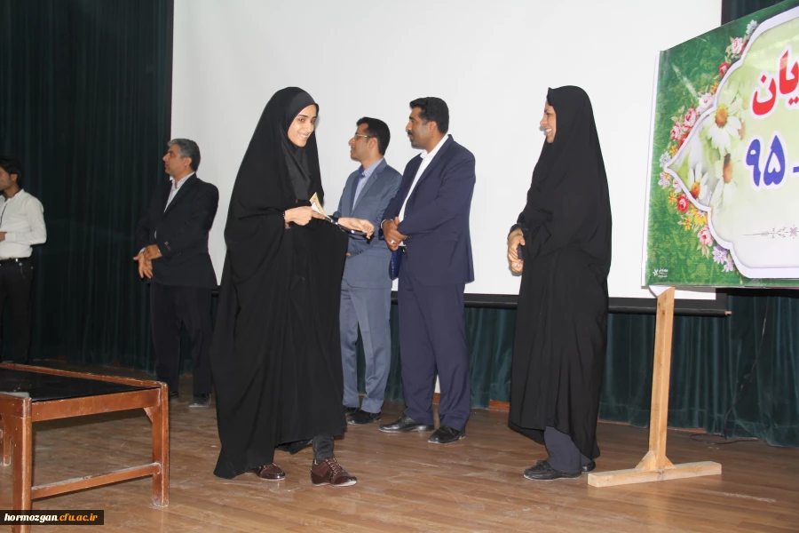 دکتر حقیری زاده: مشاورعالی استاندار هرمزگان

ما معلمان باید چگونه زیستن را به دانش آموزان بیاموزیم و نسل خود را از لحاظ فرهنگی واکسینه کنیم. 16