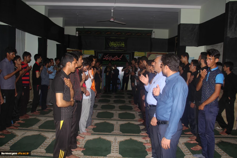 مسئول نمایندگی نهاد مقام معظم رهبری در دانشگاه فرهنگیان هرمزگان :

 هیئت های دانشجویی از بهترین مکان های عزاداری هستند که با آزادی و اختیار به عزاداری می پردازند. 5