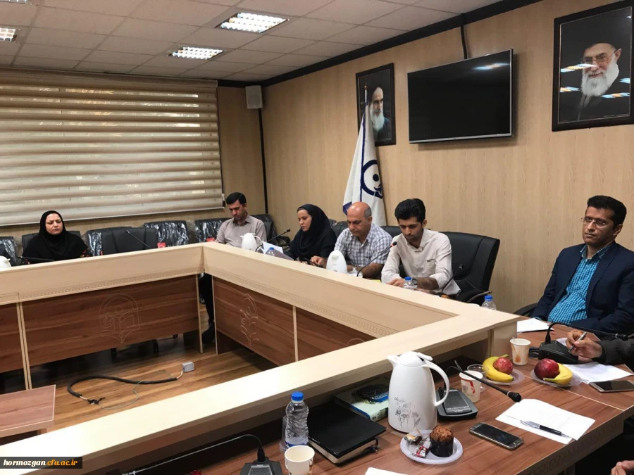 نشست مشترک دانشگاه فرهنگیان هرمزگان و خانه ریاضیات بندرعباس ، 

با حضور رئیس دانشگاه پیام نور هرمزگان ، رئیس اداره آموزش و پرورش ناحیه یک بندرعباس و نائب رئیس شورای اسلامی شهر بندرعباس 2