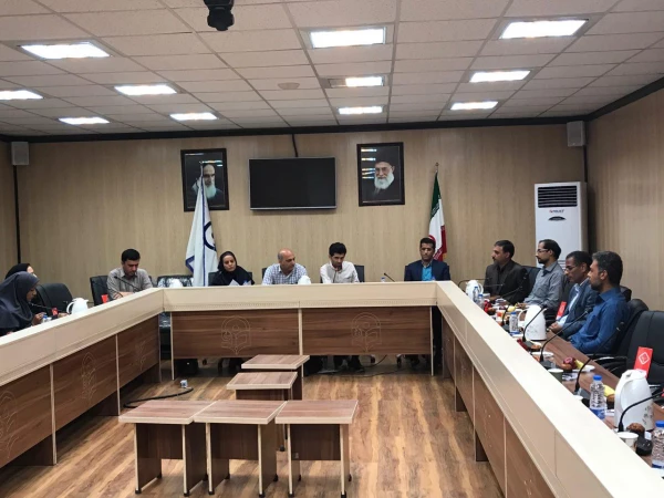 نشست مشترک دانشگاه فرهنگیان هرمزگان و خانه ریاضیات بندرعباس ، 

با حضور رئیس دانشگاه پیام نور هرمزگان ، رئیس اداره آموزش و پرورش ناحیه یک بندرعباس و نائب رئیس شورای اسلامی شهر بندرعباس 4