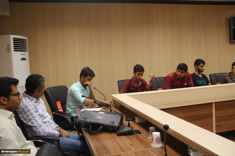 دومین نشاسته دورهمی کتابخوانی در سال ۹۷ توسط کار انشاء و پردیس شهید بهشتی هرمزگان 5