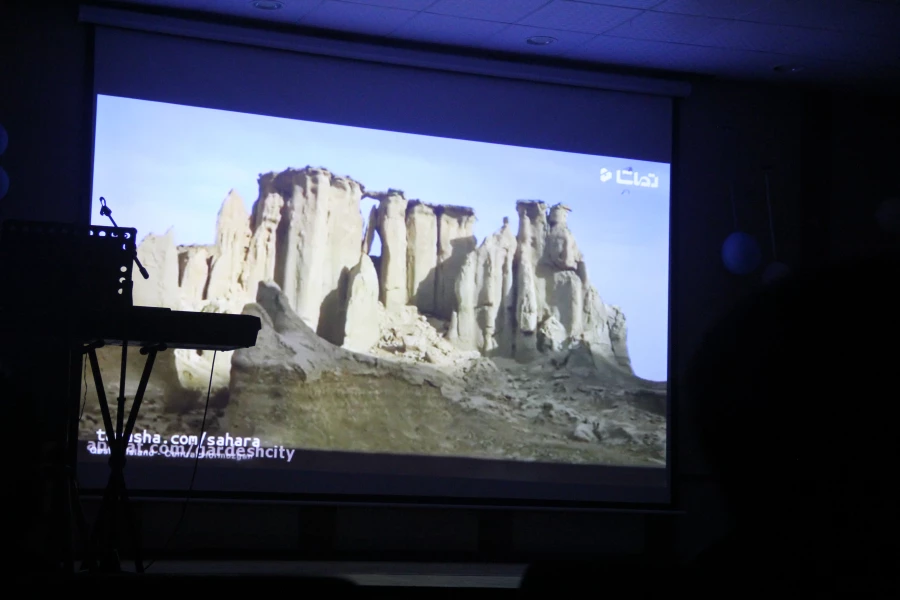 به همت دانشجویان رشته مشاوره پردیس شهید بهشتی هرمزگان برگزار گردید:

 اولین جشنواره فیلم کوتاه دانشجویی پردیس های استان هرمزگان 3