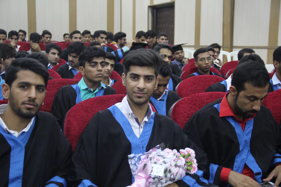 در پردیس شهید بهشتی هرمزگان برگزار گردید:

 سومین مراسم باشکوه دانش آموختگان دانشجویان دانشگاه فرهنگیان هرمزگان (ورودی ۹۳ ) 4