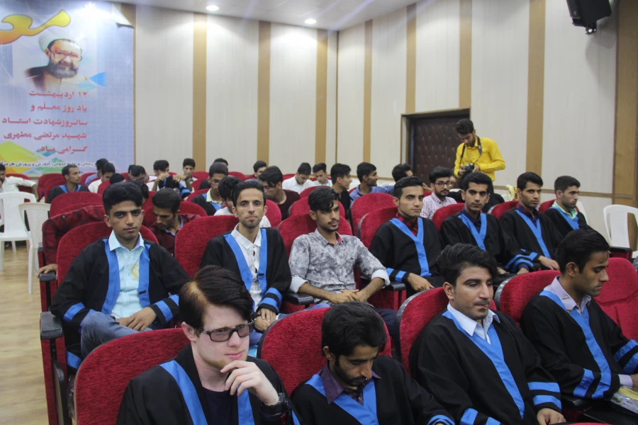 در پردیس شهید بهشتی هرمزگان برگزار گردید:

 سومین مراسم باشکوه دانش آموختگان دانشجویان دانشگاه فرهنگیان هرمزگان (ورودی ۹۳ ) 6