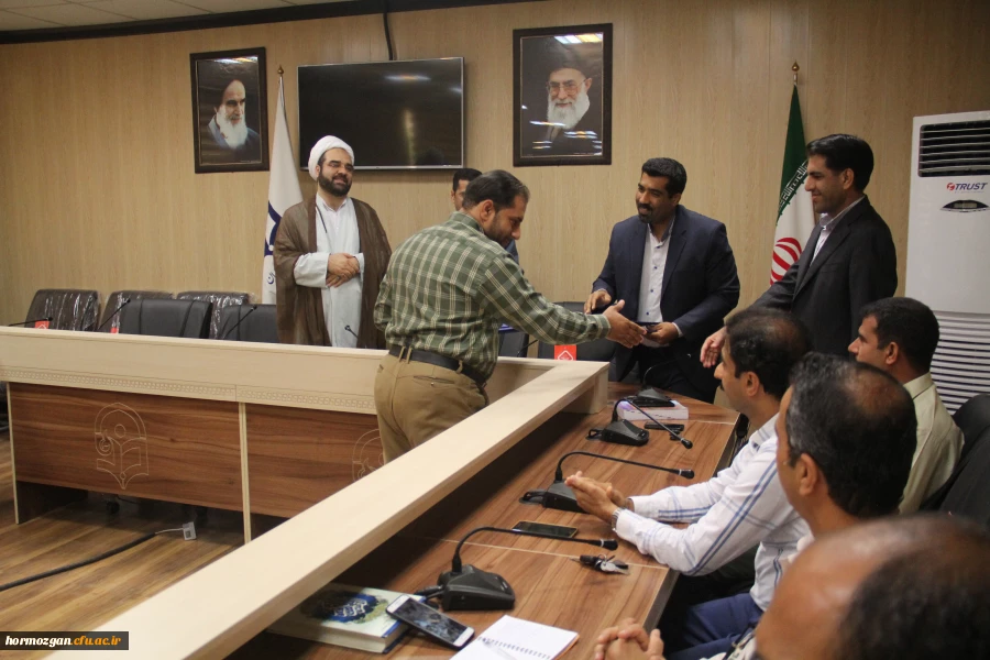 گرامیداشت روز روابط عمومی و ارتباطات و تجلیل از فعالان حوزه روابط عمومی دانشگاه فرهنگیان هرمزگان 3