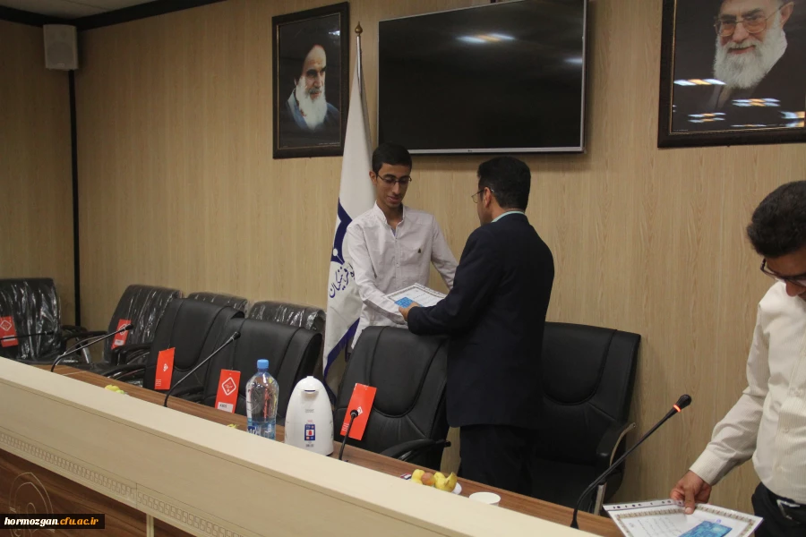 نشست معارفه اعضای جدید شورای مرکزی انجمن اسلامی و تکریم اعضای سابق 7