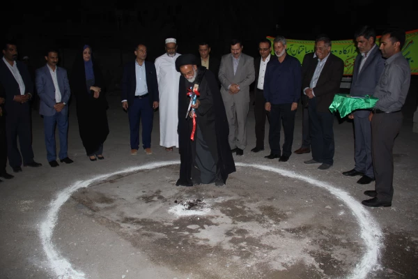 با حضور دکتر خاکی معاون طرح و برنامه دانشگاه فرهنگیان و مدیران استانی عملیات احداث خوابگاه 700 نفره و ساختمان آموزشی 25 کلاسه پردیس فاطمه الزهرا  (س ) دانشگاه فرهنگیان هرمزگان آغاز شد. 2