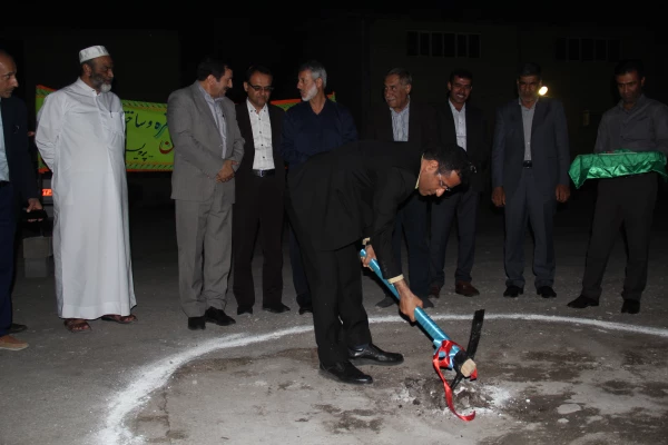 با حضور دکتر خاکی معاون طرح و برنامه دانشگاه فرهنگیان و مدیران استانی عملیات احداث خوابگاه 700 نفره و ساختمان آموزشی 25 کلاسه پردیس فاطمه الزهرا  (س ) دانشگاه فرهنگیان هرمزگان آغاز شد. 2