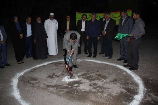 با حضور دکتر خاکی معاون طرح و برنامه دانشگاه فرهنگیان و مدیران استانی عملیات احداث خوابگاه 700 نفره و ساختمان آموزشی 25 کلاسه پردیس فاطمه الزهرا  (س ) دانشگاه فرهنگیان هرمزگان آغاز شد. 3