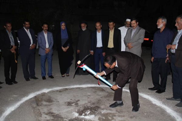 با حضور دکتر خاکی معاون طرح و برنامه دانشگاه فرهنگیان و مدیران استانی عملیات احداث خوابگاه 700 نفره و ساختمان آموزشی 25 کلاسه پردیس فاطمه الزهرا  (س ) دانشگاه فرهنگیان هرمزگان آغاز شد. 3