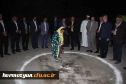 با حضور دکتر خاکی معاون طرح و برنامه دانشگاه فرهنگیان و مدیران استانی عملیات احداث خوابگاه 700 نفره و ساختمان آموزشی 25 کلاسه پردیس فاطمه الزهرا  (س ) دانشگاه فرهنگیان هرمزگان آغاز شد. 4