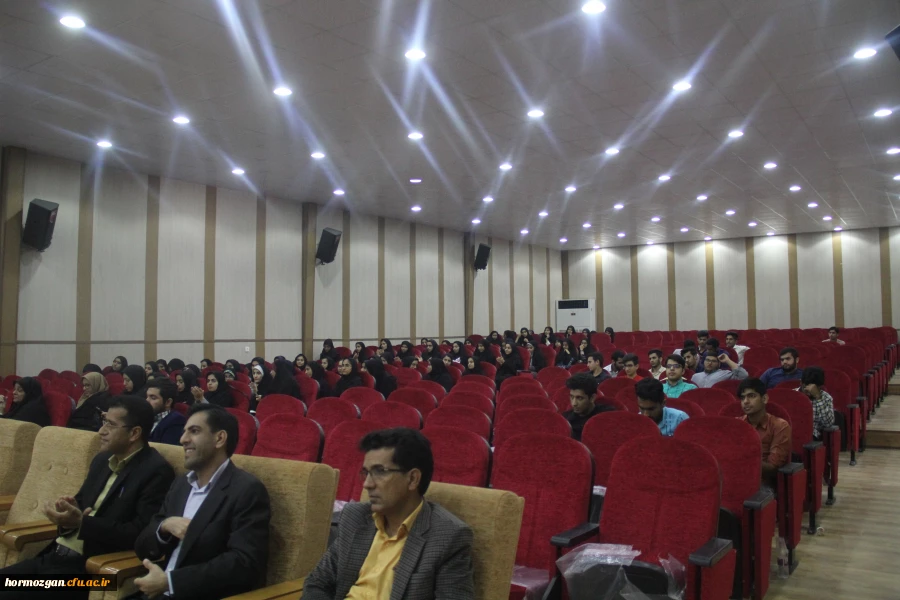 با حضور دکتر امانی تهرانی مولف کتب علوم تجربی و مدیرکل دفتر تالیف وزارت آموزش و پرورش
دومین جشنواره تجربیات برتر معلمان ابتدایی برگزار گردید. 8